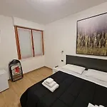 Monti לינה וארוחת בוקר
