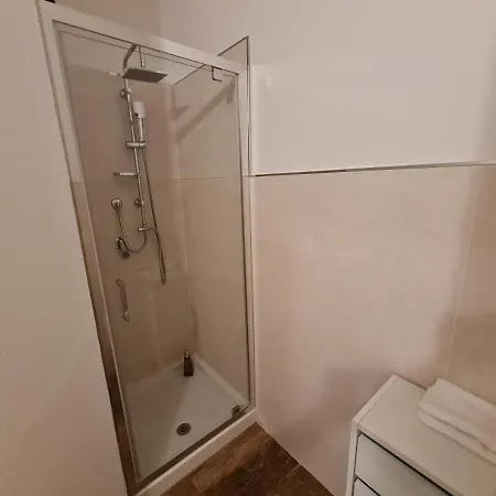 Monti Nocleg ze śniadaniem 3*